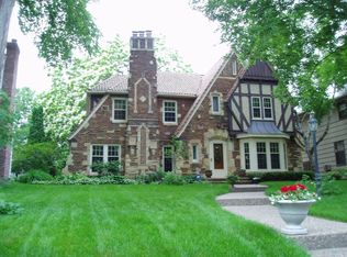 327 Mount Curve Blvd, Saint Paul, MN 55105