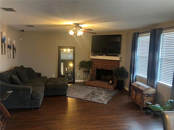 3rd image of 3059 Pineridge Dr