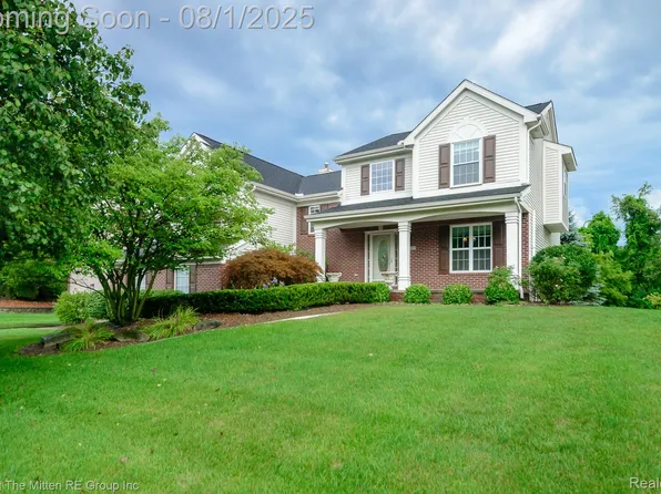 42543 Winding Pond Trl, Belleville, MI 48111