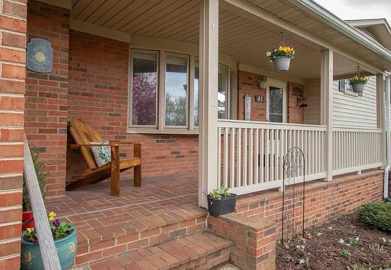 41 Laurel St — Photo 2