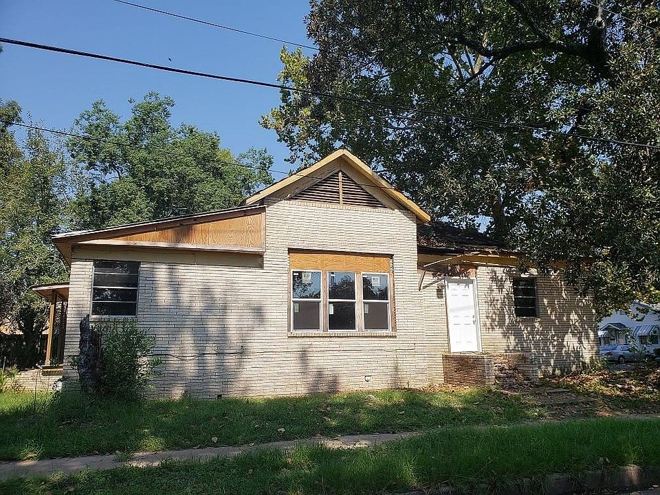 2nd image of 208 Chester St