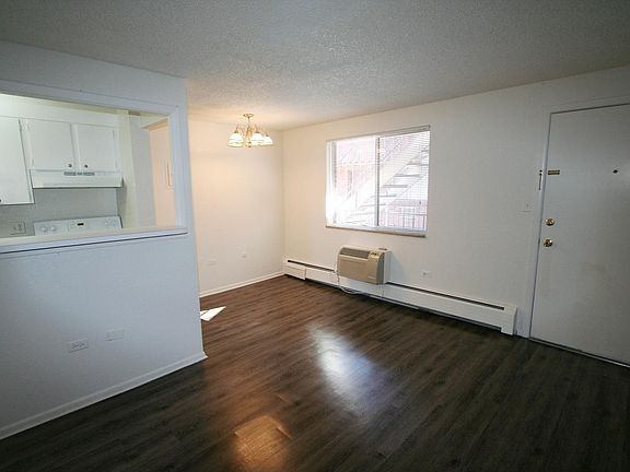 4th image of 840 N Washington St APT 302