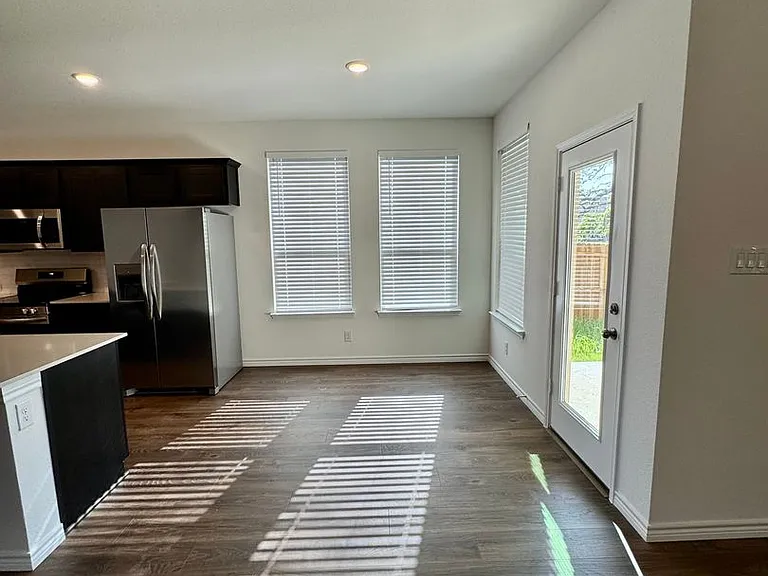 504 Saddle Ln — Photo 5