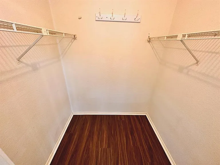 531 Cutty Trl #B — Photo 6