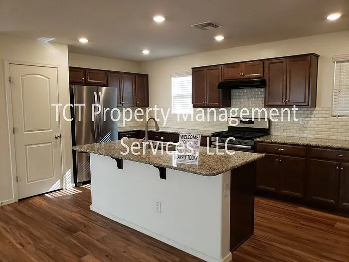 3 bed, 2.5 bath, 2270 sqft, $2,565 — Photo 4