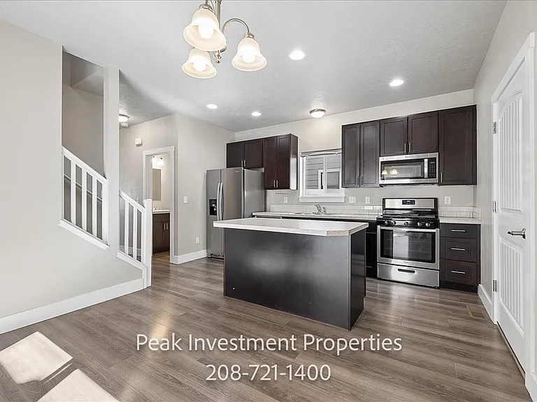315 E Denver St — Photo 17