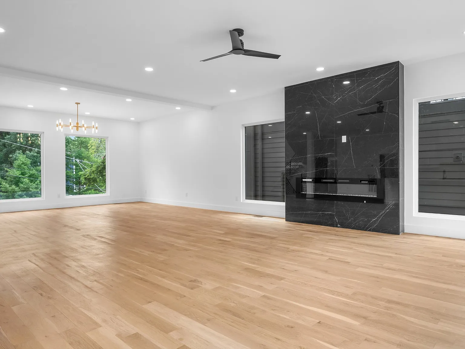 1005 Glenview Dr — Photo 2