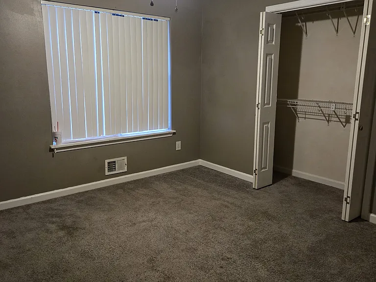 208 Glendale Ct — Photo 4