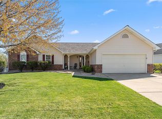 471 Winter Park Dr, O'Fallon, MO 63366