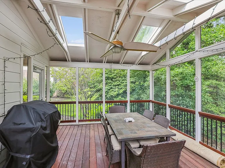 1397 Canterbury Way — Photo 31