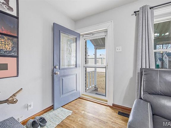 5th image of 337 N 2nd St