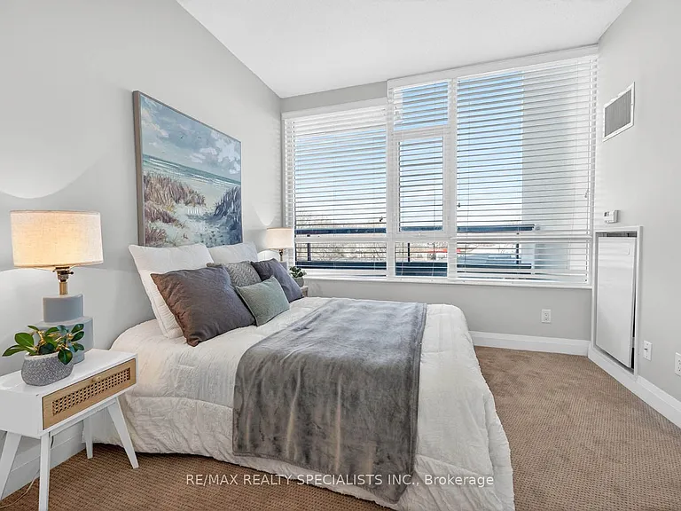 1 Hurontario St #306 — Photo 34
