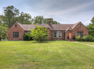 748 Oak Ridge Dr, Neosho, MO 64850