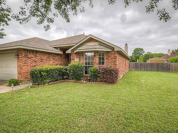 2nd image of 913 Red Oak Trails