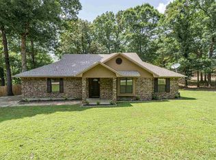 527 Woodbend Dr, Kilgore, TX 75662