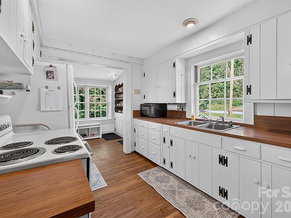 4th image of 321 Beall St NW
