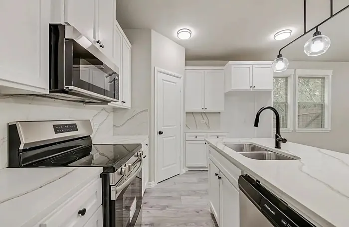 3 bed, 2.5 bath, 1842 sqft, $2,495 — Photo 2