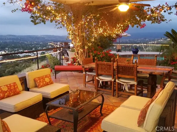 25042 Hollyhock Ct, Newhall, CA 91381