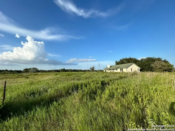 438 county road 441, Harwood, TX 78632