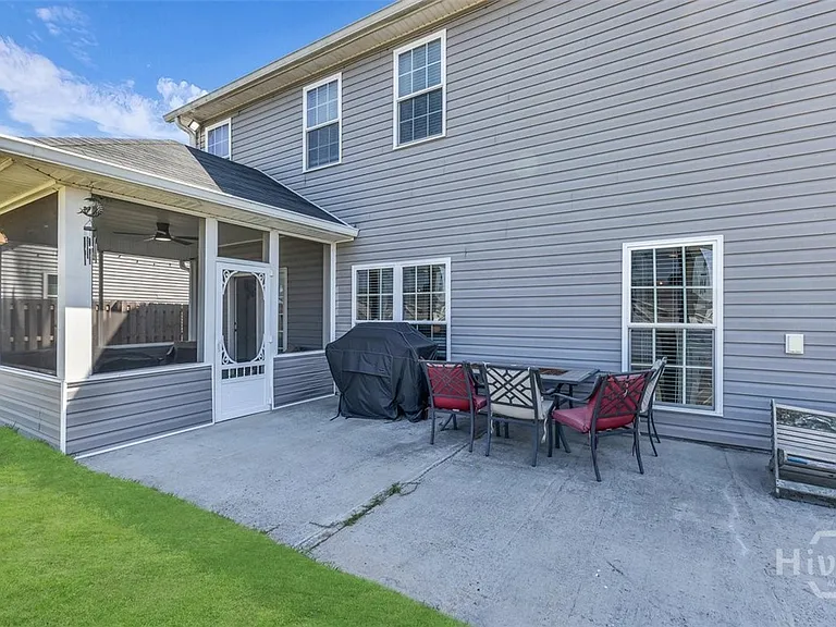 133 Grimsby Rd — Photo 4