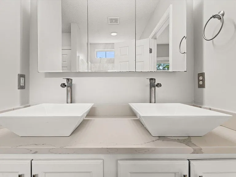 1201 Grasswind Dr — Photo 19