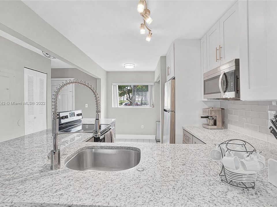 1st image of 304 Palm Cir E #304