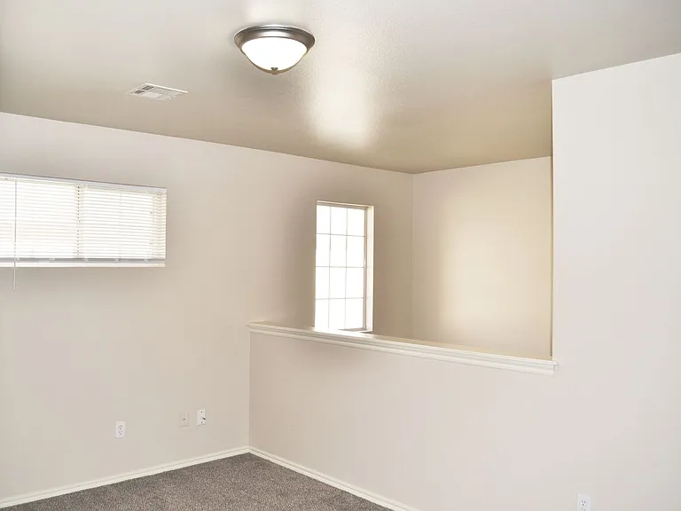 Sydney Court Townhomes — Photo 36