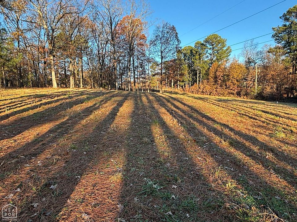 2nd image of 3811 Clay Dr