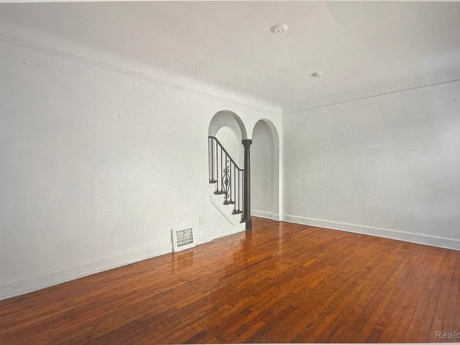 2 bed, 1015 sqft, $1,200 — Photo 3