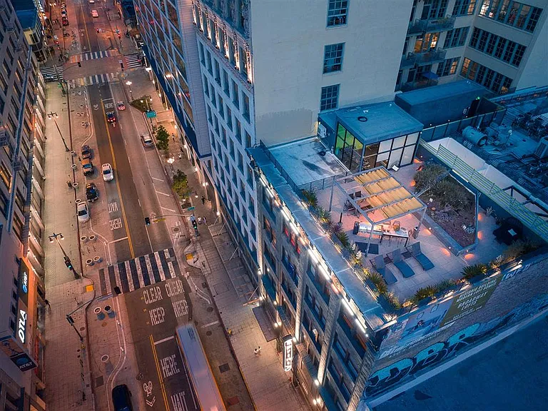 The Broadway Lofts — Photo 42