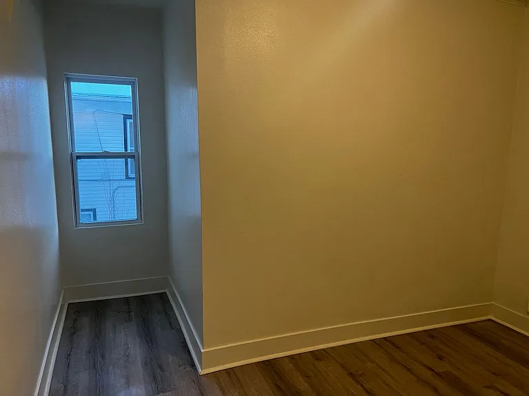 2223 Douglas St — Photo 17