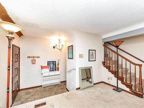 2nd image of 1500 W McKenzie Rd