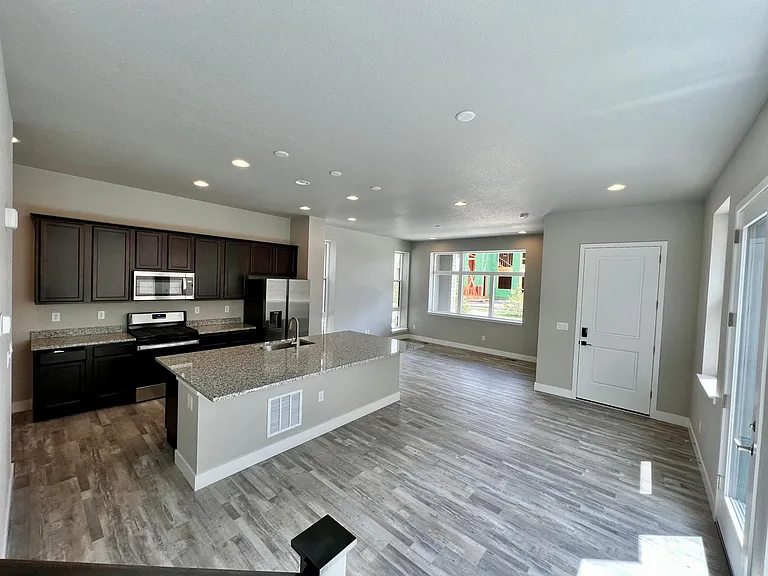 5942 N Perth St — Photo 13