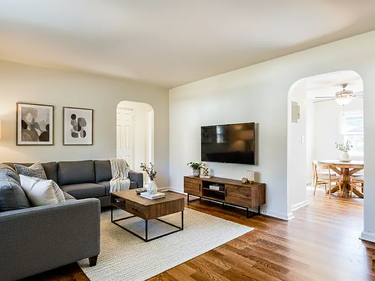 Hazelwood Apartments — Photo 10