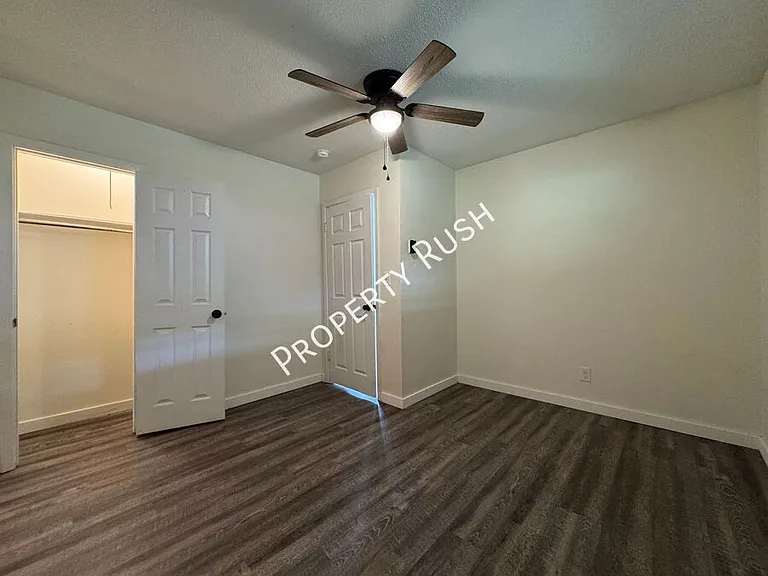1100 S Willow St — Photo 9