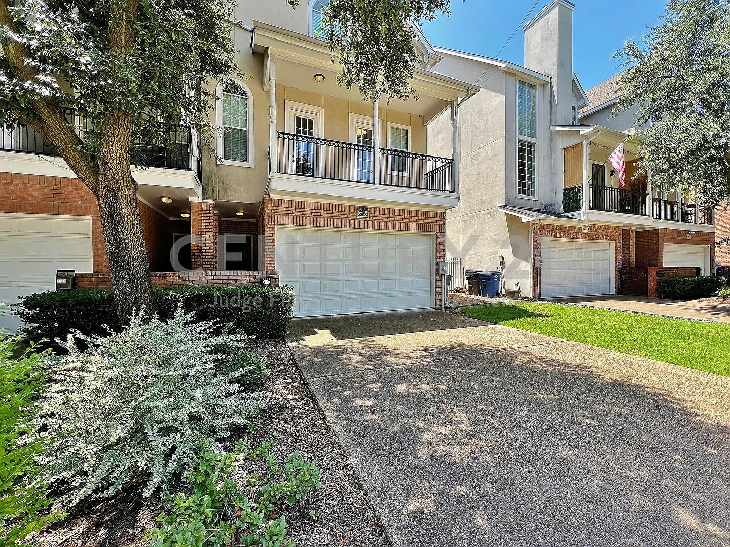3-Story 2/3/2 Townhome in Dallas For Rent! — Photo 3