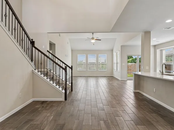 301 Rimrock Ct, Bastrop, TX 78602
