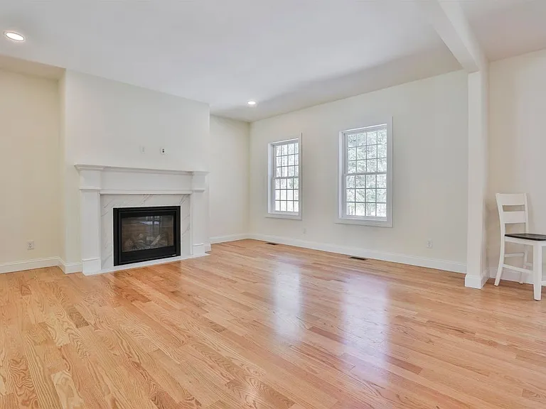 22 Reeds Ferry Way — Photo 25