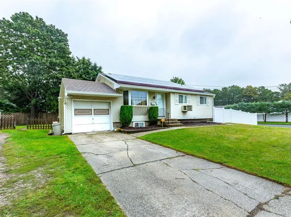 427 Mayflower Avenue, Brentwood, NY 11717