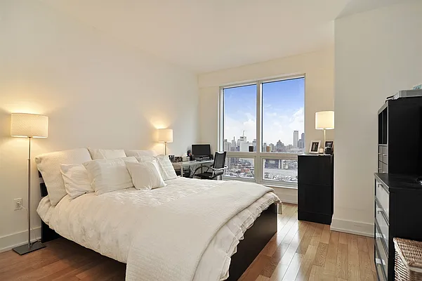 Rented by Corcoran | media 15