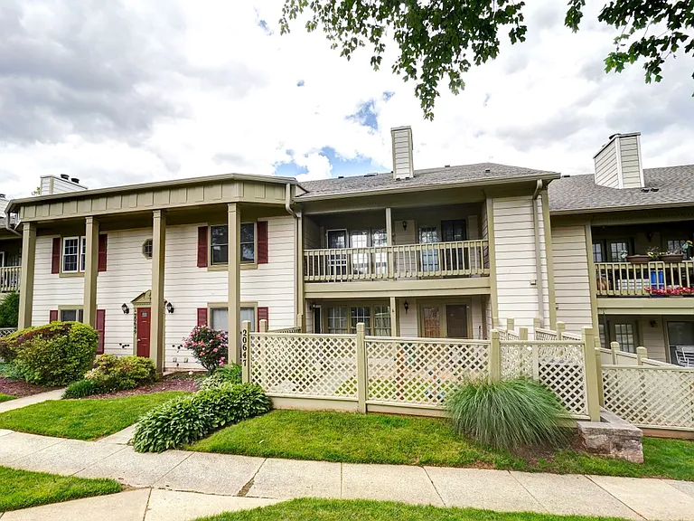 20649 Shadyside Way #B — Photo 3