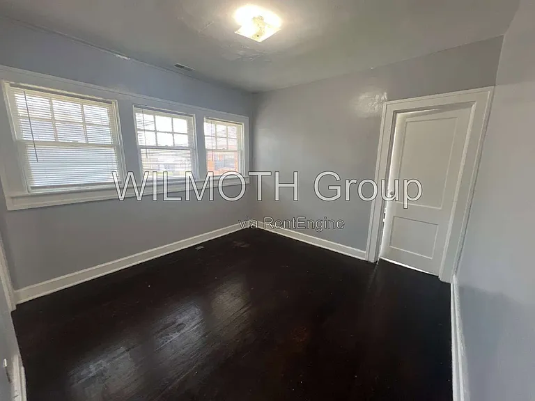 634 E 37th St #4 — Photo 14