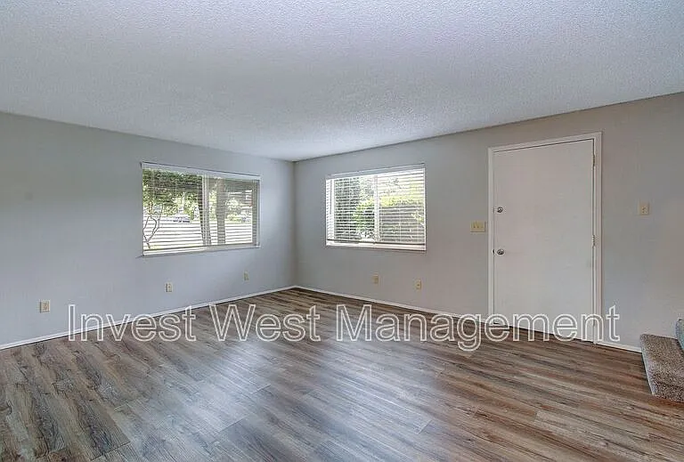 710 NE 15th Ave — Photo 10