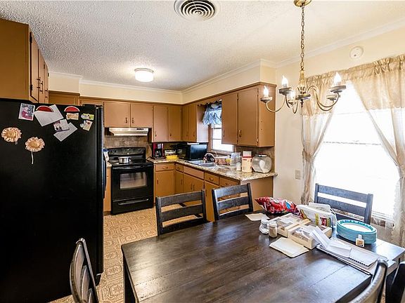 3rd image of 131 Merritt Dr