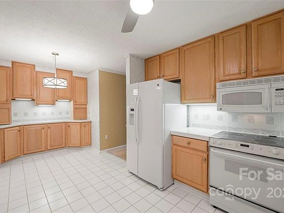 5th image of 244 Sunnywood Ln