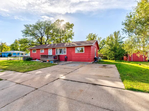 1126 Cloud Cir, Salina, KS 67401