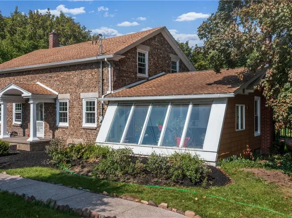 8993 Ridge Rd, Gasport, NY 14067