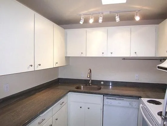 2 bed, 1000 sqft, $2,695 — Photo 3