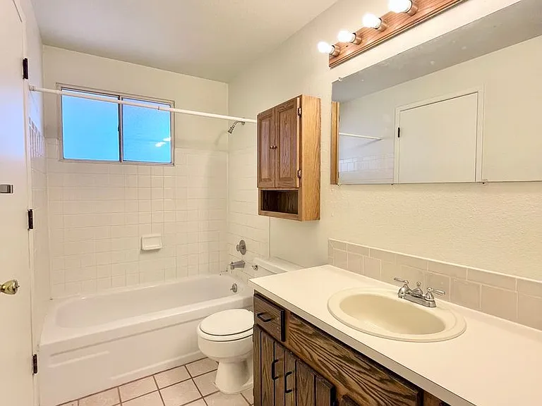2493 Fleming Dr — Photo 13