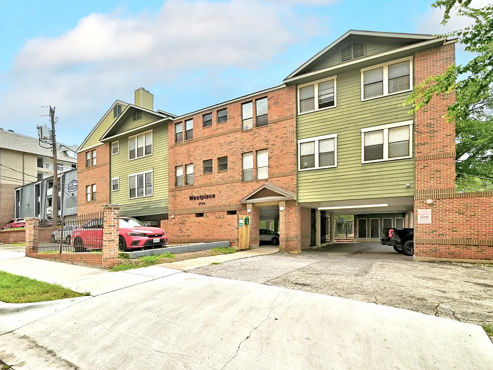 2706 Salado St #305